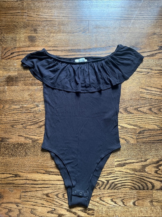 Abercrombie & Fitch Tops - Abercrombie & Fitch Black Off-Shoulder Ribbed Bodysuit